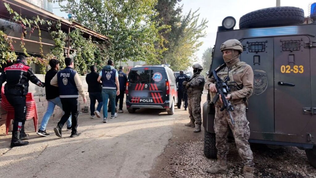 Adıyaman merkezli silah kaçakçılığı operasyonunda 34 kişi yakalandı