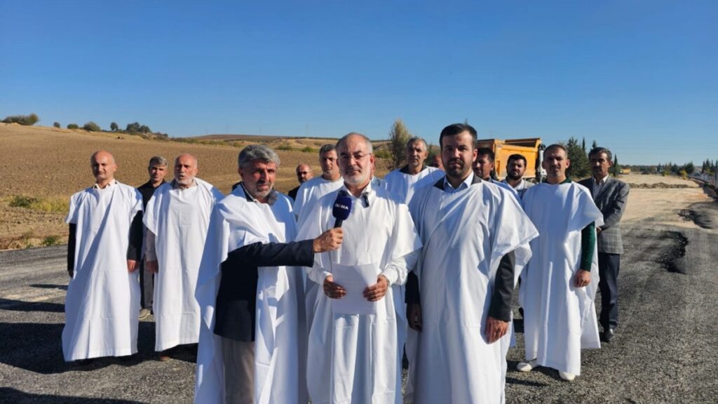 Başkan Yetiş, beyaz giysilerle Adıyaman-Kahta Yolun’da artan kazalara tepki gösterdi