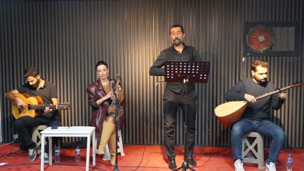 Gölge Sanat Akademisi’nde Şair Murat Kayış’tan şiir ve müzikle dolu bir gece