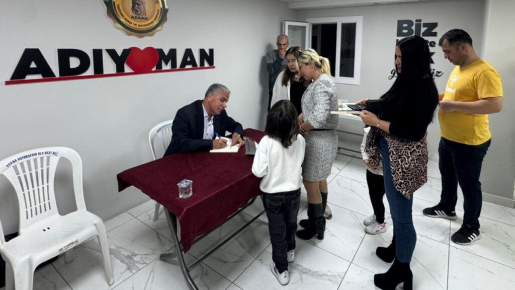 Adana’da anlamlı buluşma: Fahrettin Çelik okurlarıyla bir araya geldi