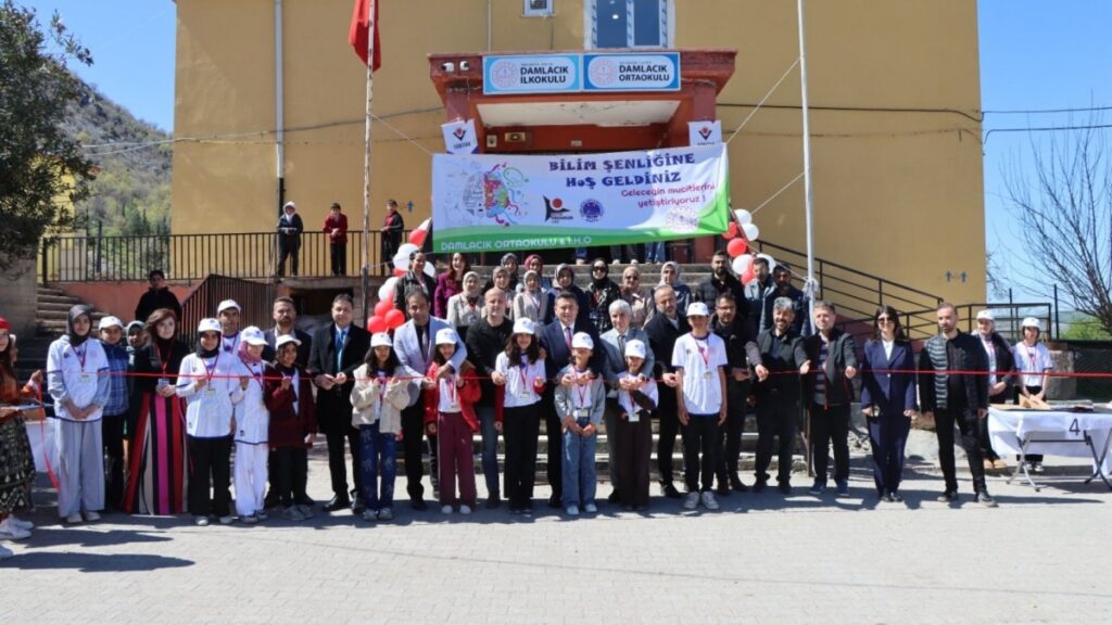 Adıyaman Damlacık Okulları’nda TÜBİTAK 4006 Bilim Fuarı’na yoğun ilgi